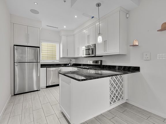 4th image of 756 Park Rd NW #1