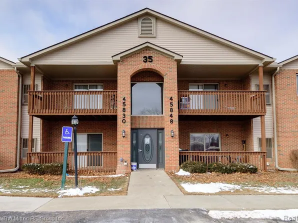 45838 Prairiegrass Ct, Belleville, MI 48111