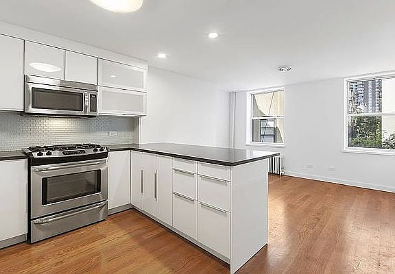 3rd image of 165 Avenue B APT 3