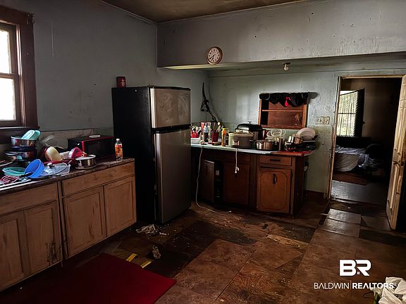 4th image of 1060 Cottrell St