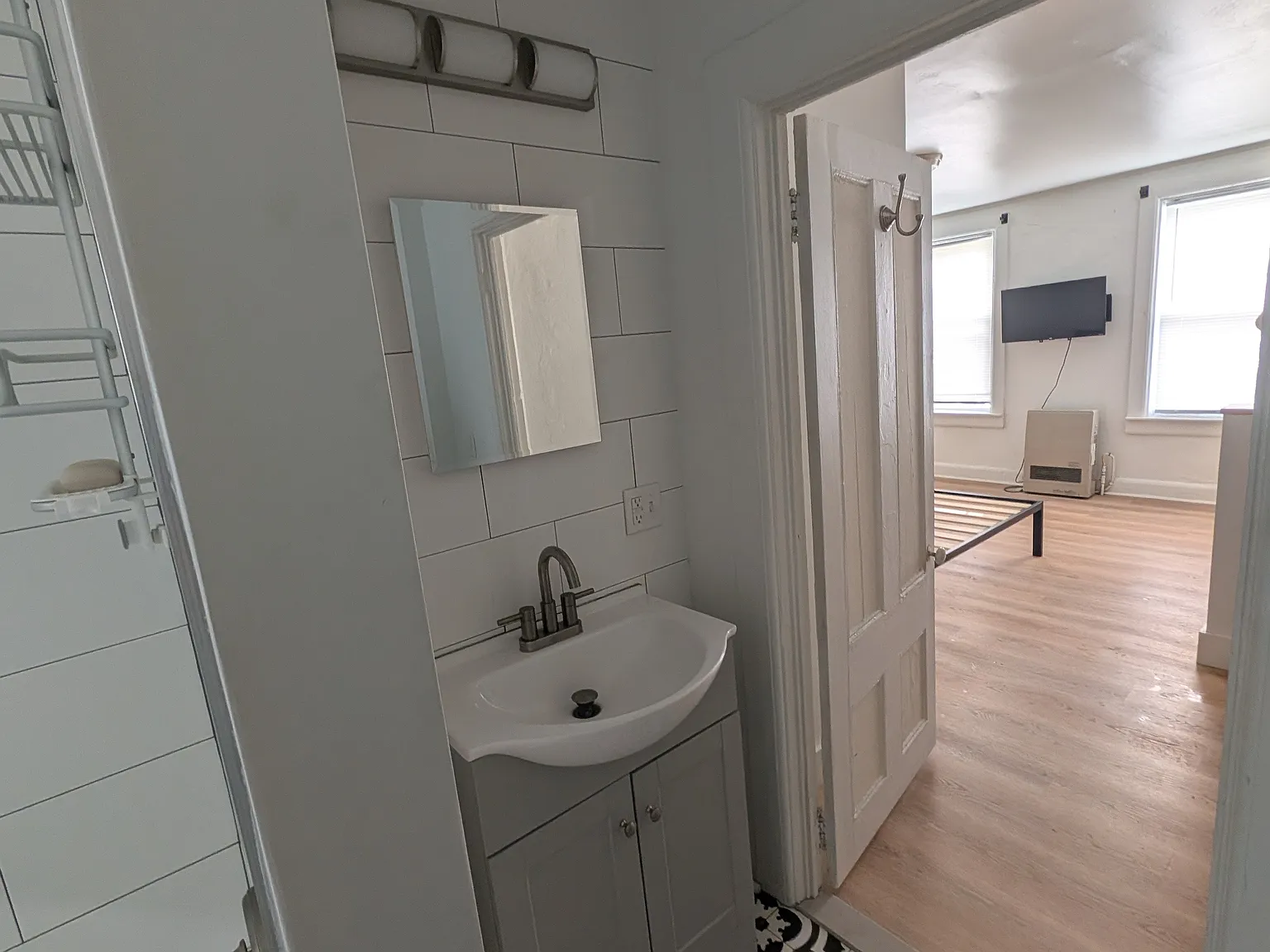 Studio, 300 sqft, $1,375 — Photo 2