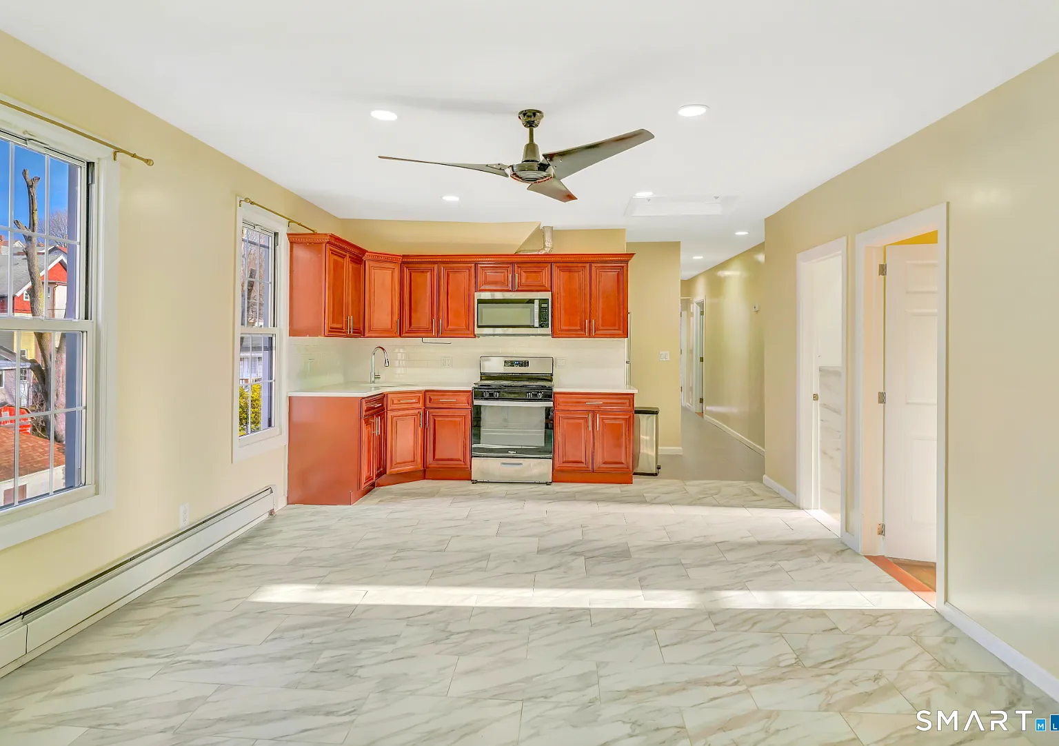 4 bed, 1.0 bath, 1138 sqft, $1,850 — Photo 2