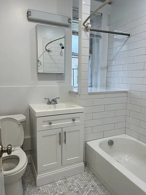 2 bed, 999 sqft, $4,000 — Photo 2
