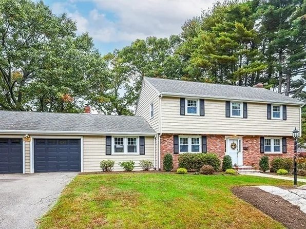 77 Croydon Rd, Norwood, MA 02062