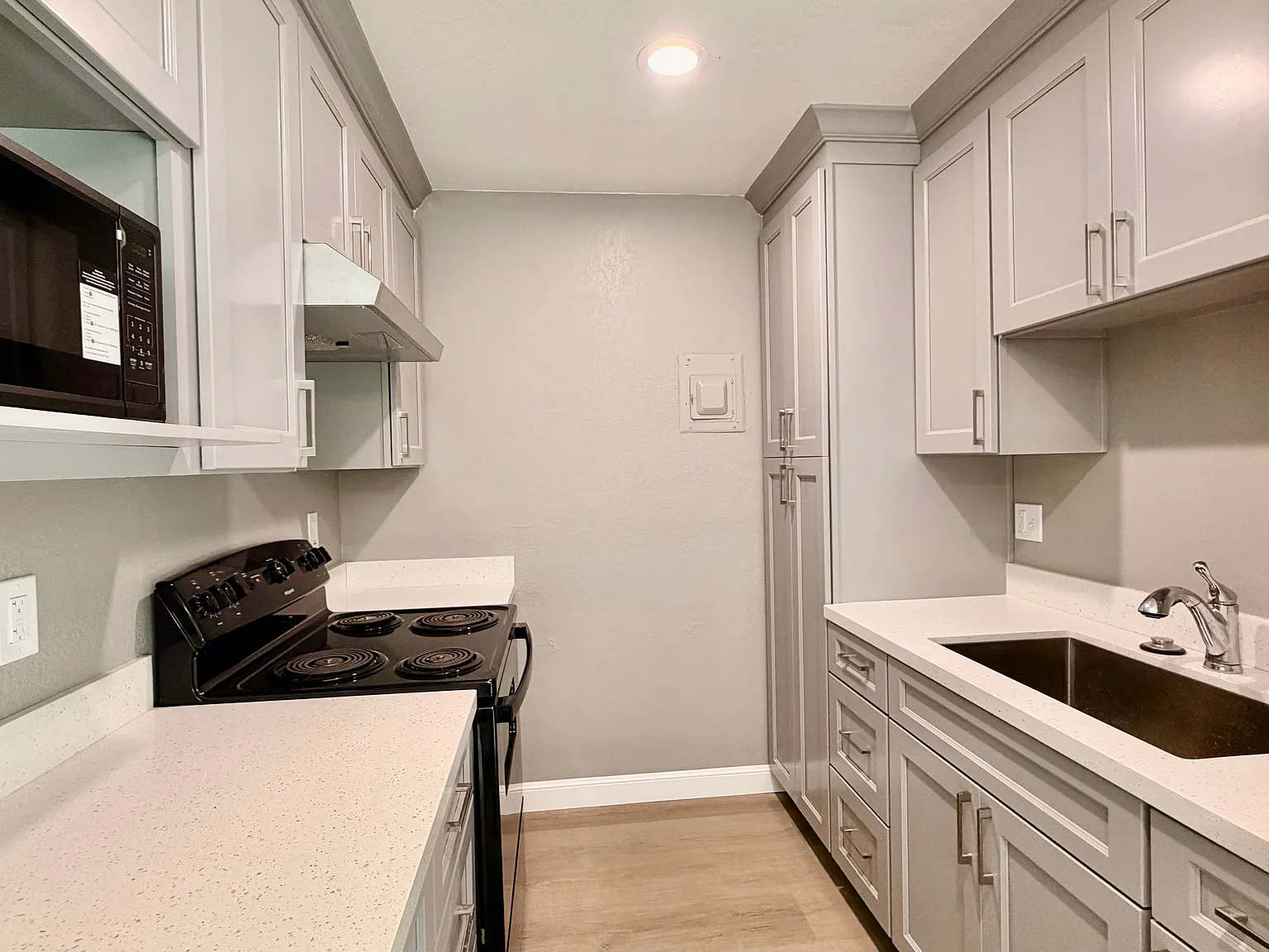 2 bed, 700 sqft, $2,875 — Photo 2