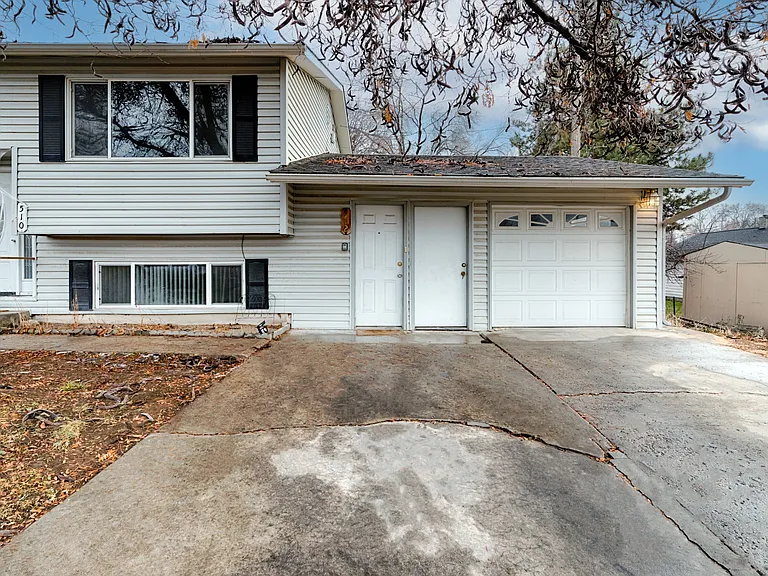 512 Elmwood Dr #1 — Photo 11