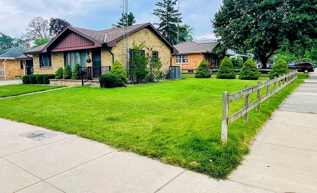 2 bed, 1377 sqft, $2,200 — Photo 3