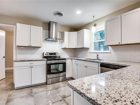 4th image of 285 Somerset Cir