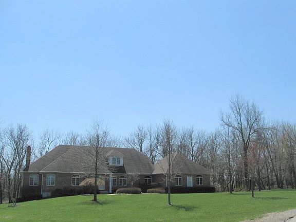 3rd image of 18475 Canterbury Ct