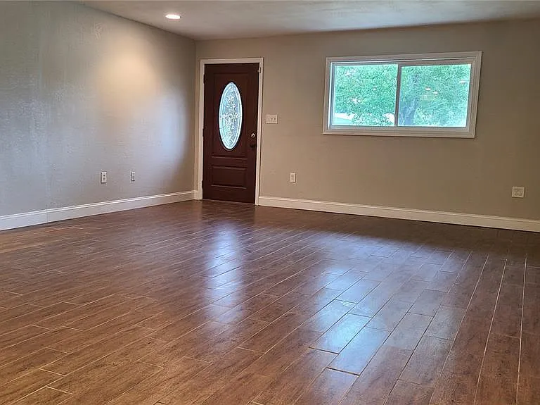 1718 Cardinal Dr — Photo 4