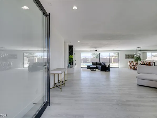 8741 Grand Pass Ct, Las Vegas, NV 89113