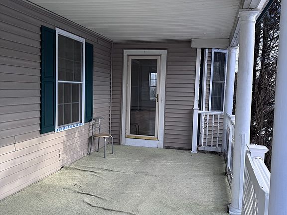4th image of 97 Sylvan St Unit 7