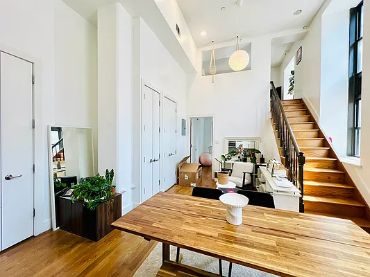 Rented by EXR | media 23