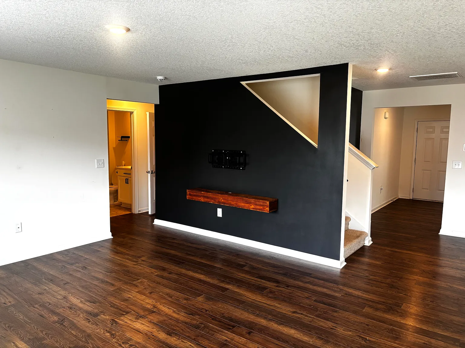 5 bed, 2511 sqft, $2,995 — Photo 4