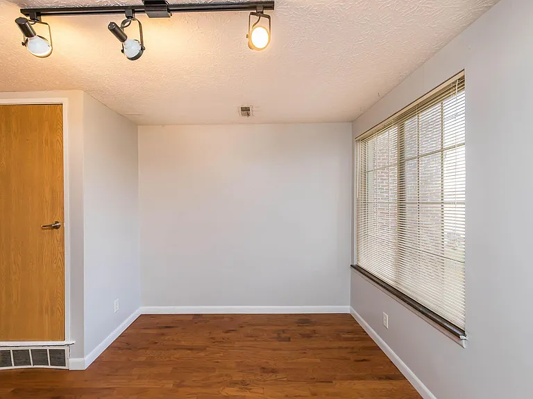 254 S Monroe Ave #E — Photo 12