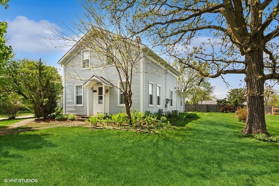 10203 Main St, Hebron, IL 60034 Zillow