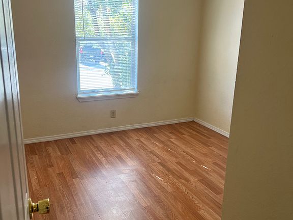 5th image of 5423 Ivanhoe St
