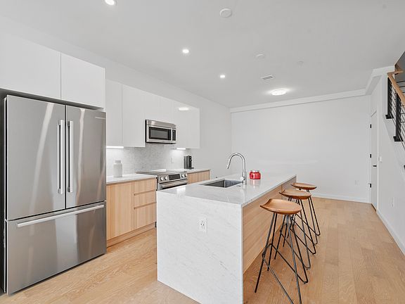 5th image of 112 Burrows St