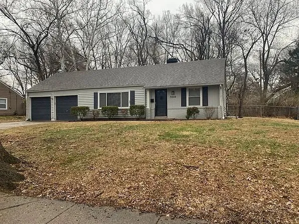7809 Booth St, Prairie Village, KS 66208