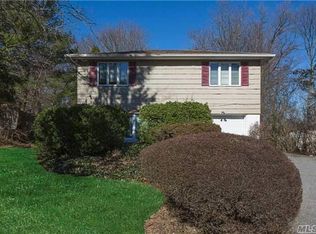 4 Sheffield Rd, Great Neck, NY 11021