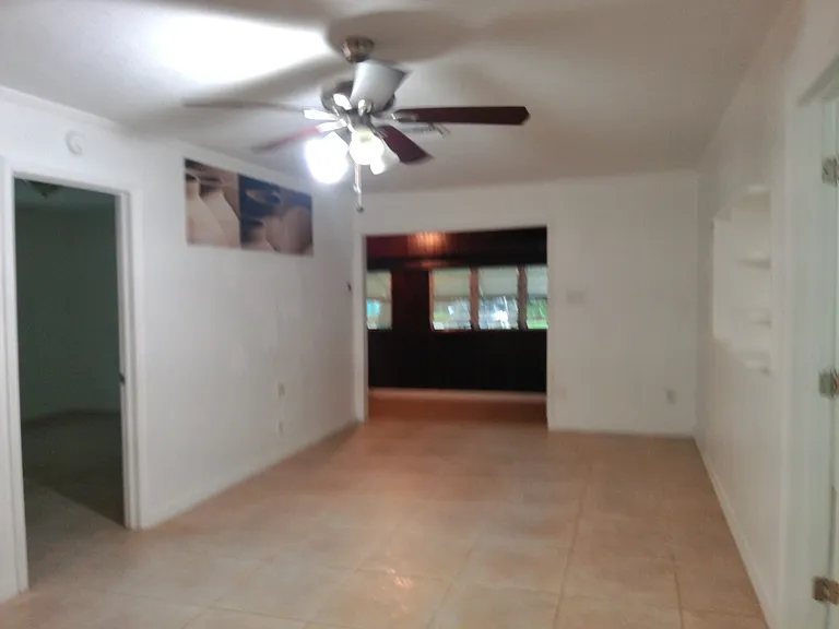 2252 Clifford St — Photo 3