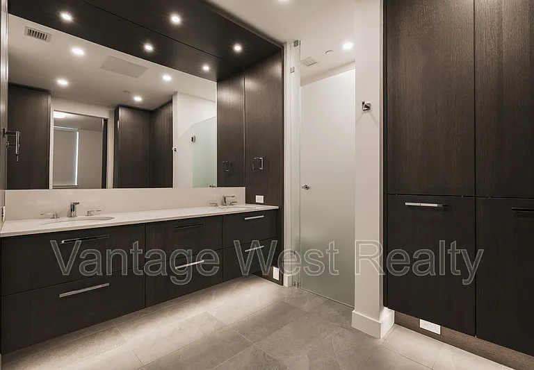 3389 Lakeshore Rd #516 — Photo 21