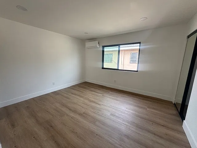2668 Randolph St — Photo 23