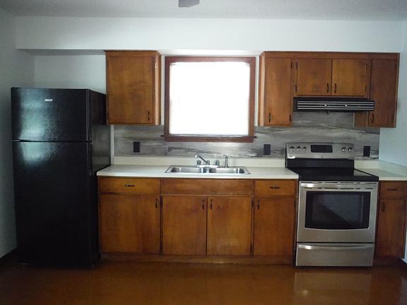 4th image of 611 E Lee St