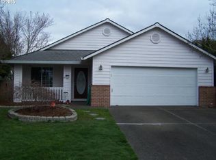 1415 Meadow Dr, Molalla, OR 97038