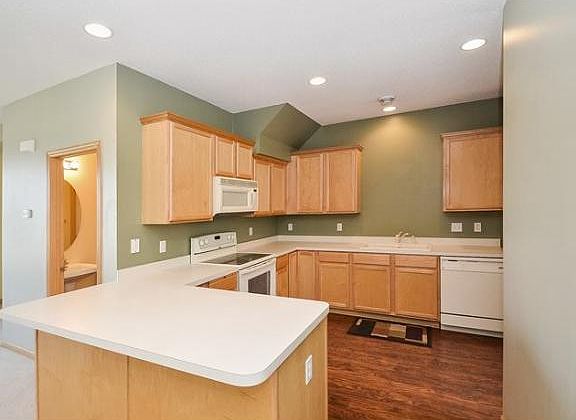 3rd image of 6690 W Laketowne Dr NE