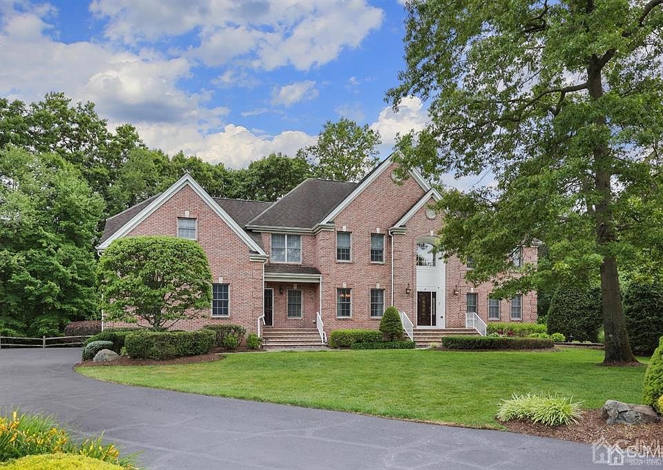 1st image of 8 Betsy Ross Ct