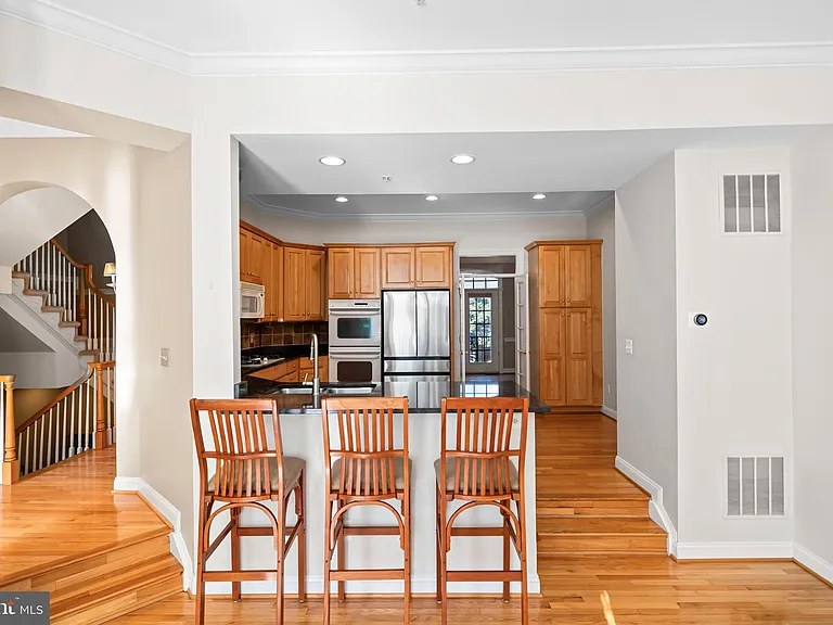 5237 Bessley Pl — Photo 32