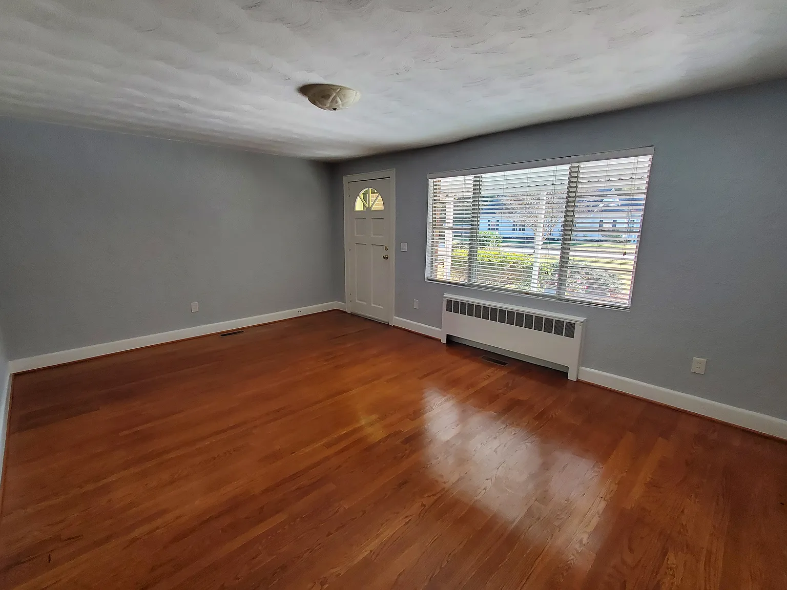 3 bed, 2000 sqft, $2,000 — Photo 2