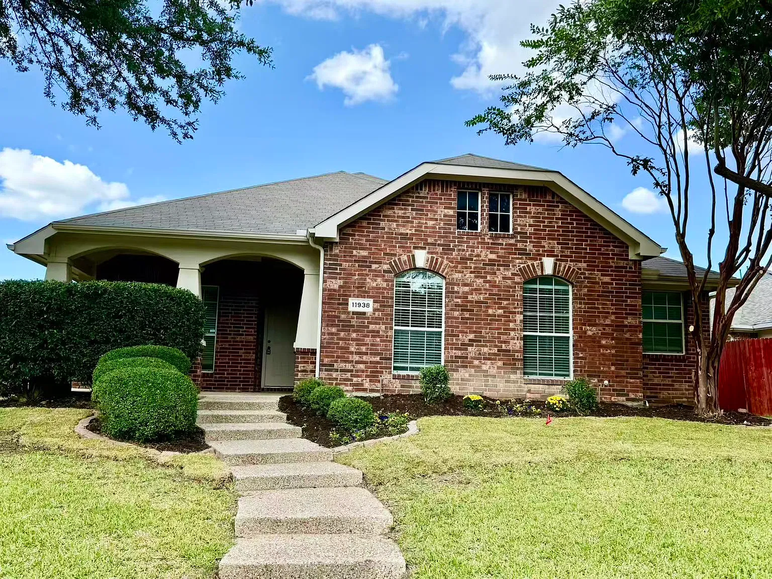 3 bed, 2043 sqft, $2,450 — Photo 1