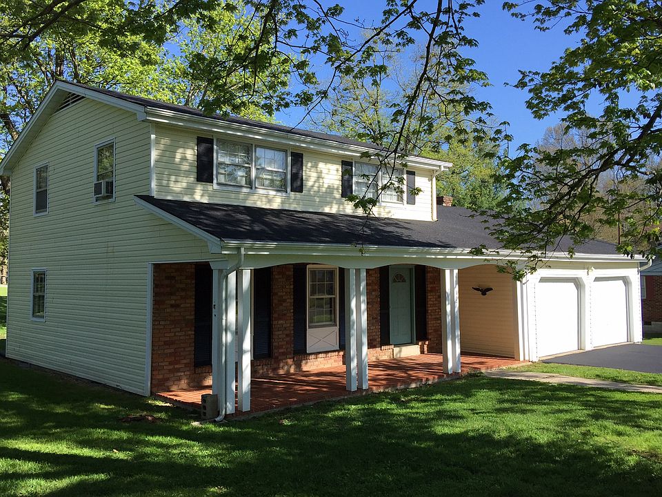 3 Brm  3 Bath  1923 Sq Ft