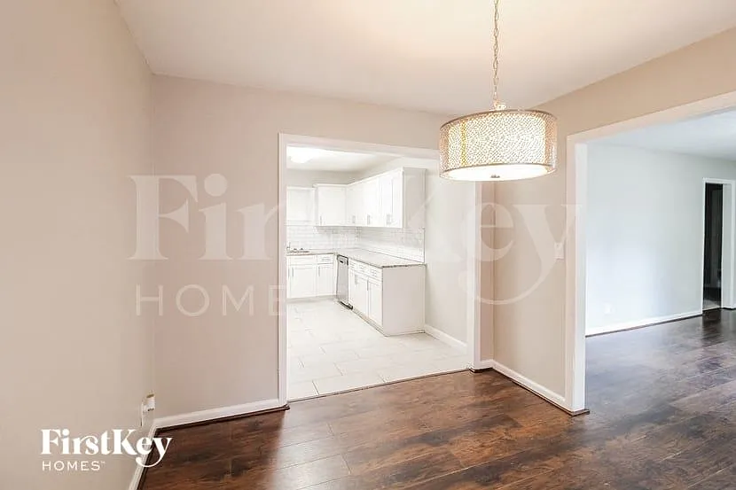 3 bed, 2.0 bath, 1125 sqft, $1,840 — Photo 3
