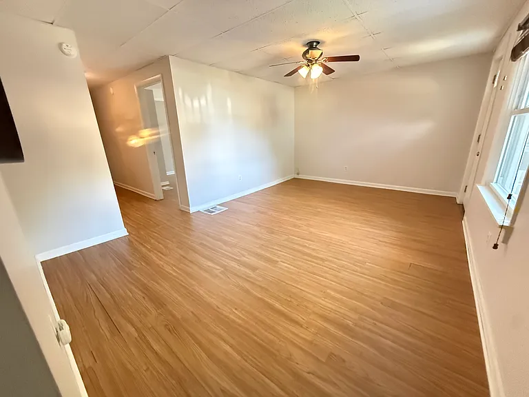 153-155 Benton St #153 — Photo 5