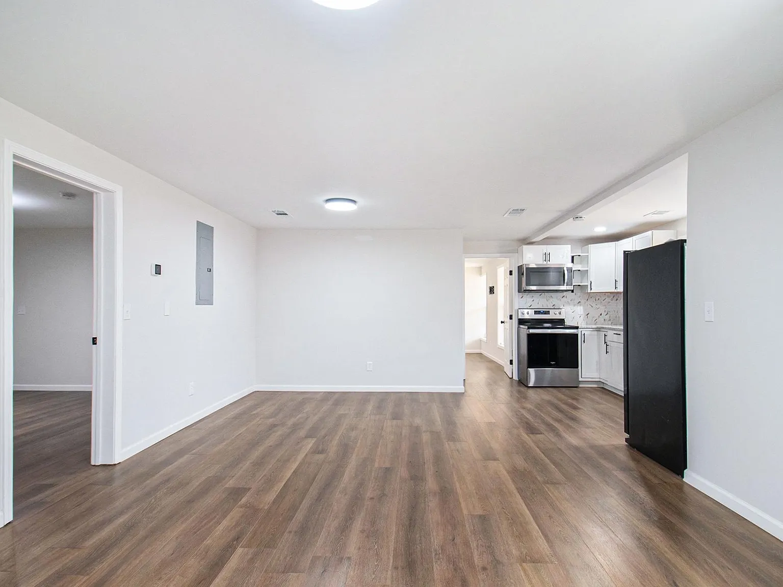 4007 Moore Creek Dr — Photo 2