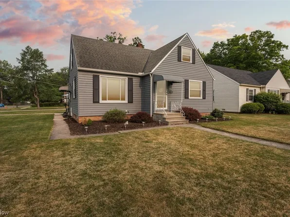 4220 W 217th St, Fairview Park, OH 44126