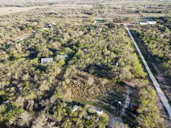 2209 Callihan Rd, Luling, TX 78648