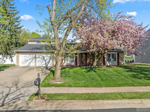 2 Lavender Dr, Edison, NJ 08820