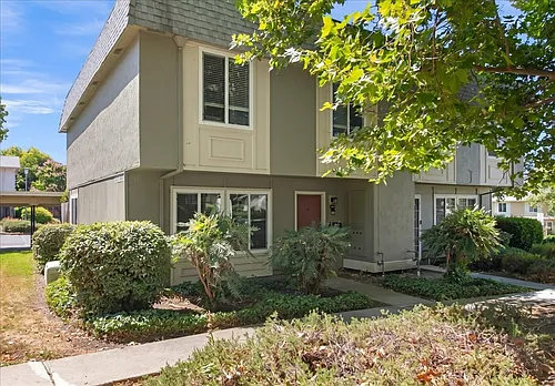 1811 Queen Victoria Way Photo 1 1811 Queen Victoria Way Photo 1