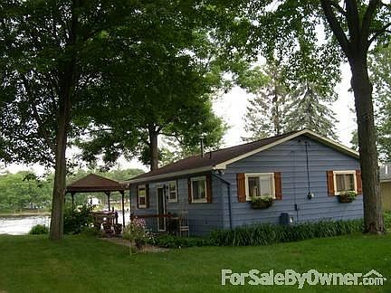 Deep lot with large backyard for kids to play games