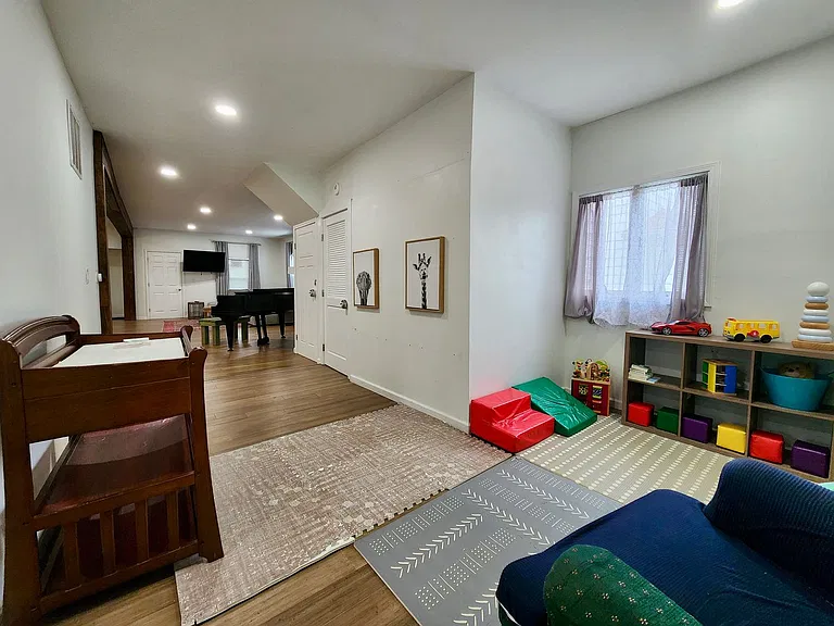 215 West Ave — Photo 11