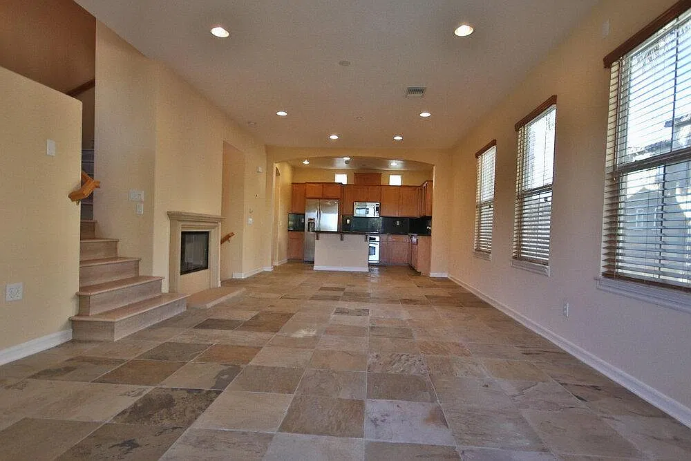 3 bed, 3.5 bath, 1498 sqft, $4,100 — Photo 4