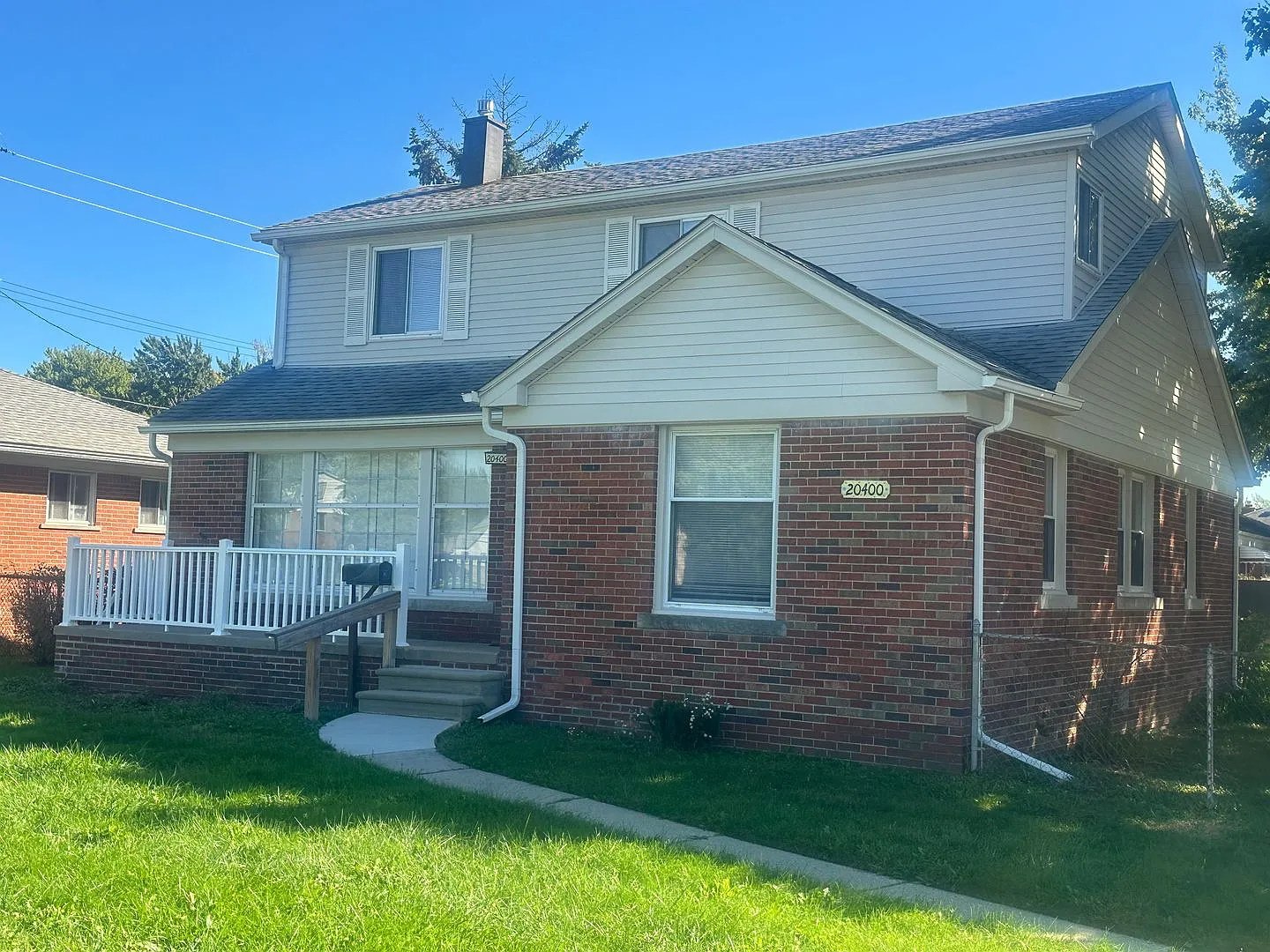 Beautiful 5 Bedroom Home In St Clair Shores — Photo 3
