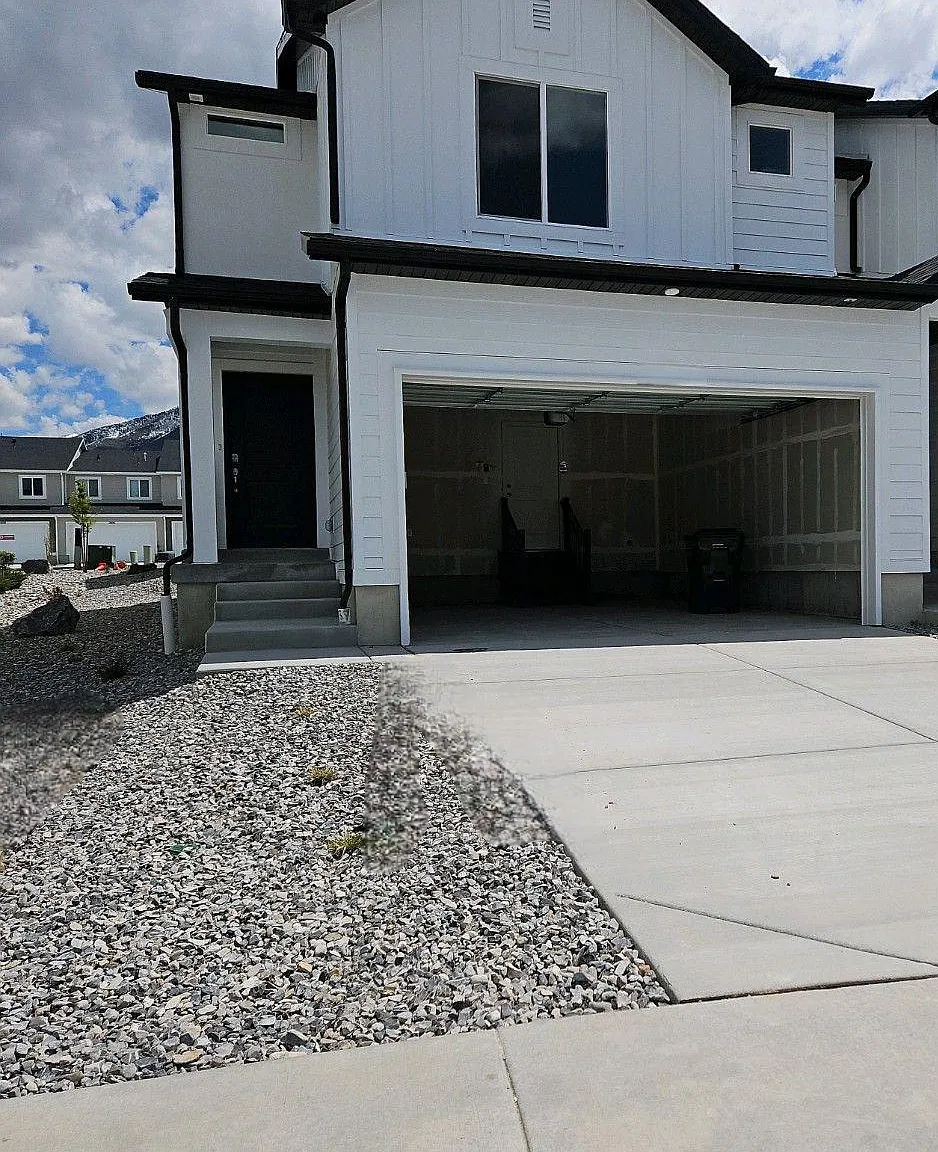 4 bed, 3.5 bath, 2200 sqft, $2,400 — Photo 1