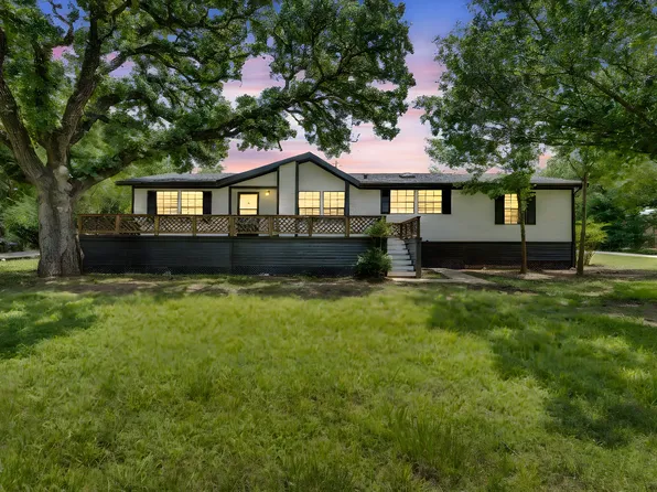 100 Chambers Dr, Alvarado, TX 76009