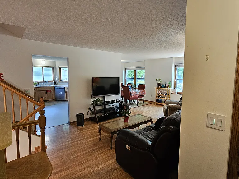5140 Cottonwood Ln N — Photo 8