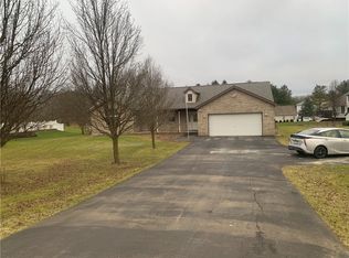 141 Applewood Ln, Slippery Rock, PA 16057